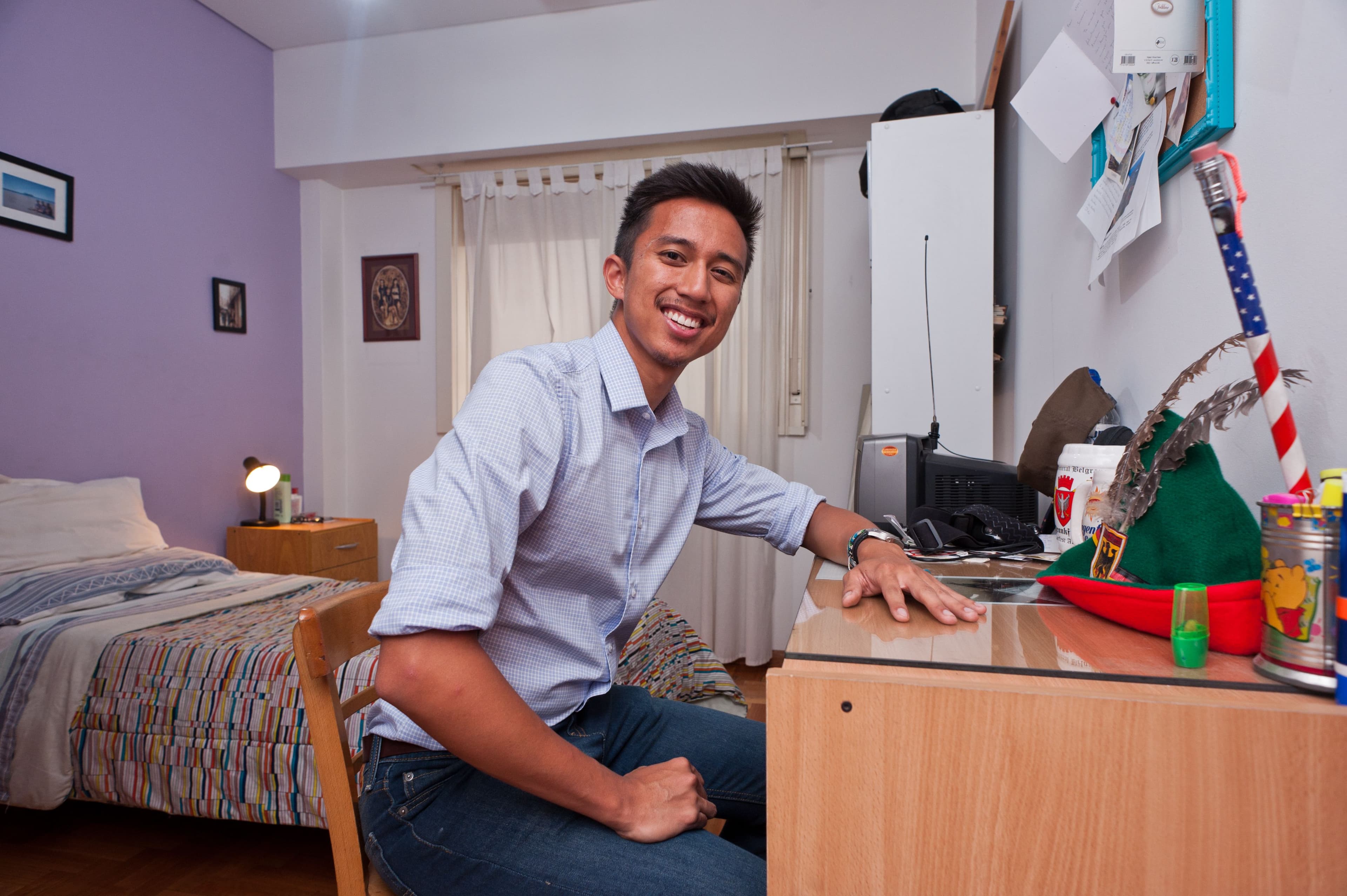 Student in Shared Apartment